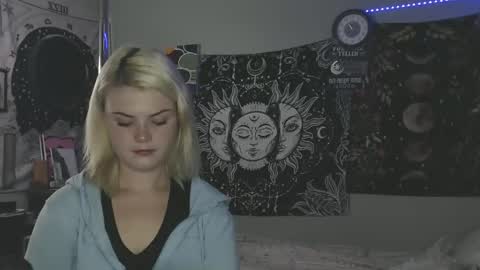 Snapshot of venusastar chatting on 10.28.25 Miss Venus online show from 10.28.25