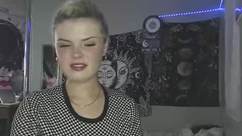 Snapshot of venusastar chatting on 11.11.25 Miss Venus online show from 11.11.25