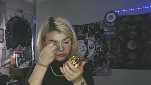 Snapshot of venusastar chatting on 11.12.25 Miss Venus online show from 11.12.25