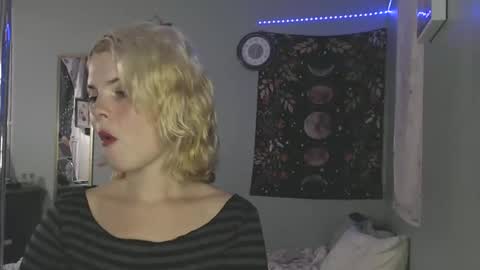 Snapshot of venusastar chatting on 11.14.25 Miss Venus online show from 11.14.25