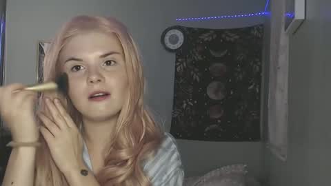 Snapshot of venusastar chatting on 11.19.25 Miss Venus online show from 11.19.25