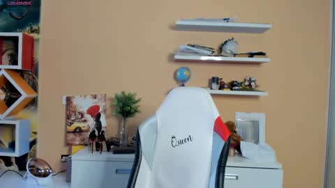 Violetta  online show from 02.23.25