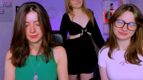 Snapshot of veronica_bubble chatting on 06.23.26 Ronni online show from 06.23.26