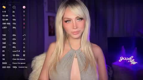 CALL ME VERONICA online show from 02.25.25