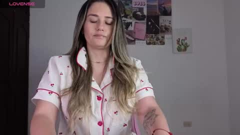 Snapshot of veronika__winslow_ chatting on 02.25.26 Vero online show from 02.25.26