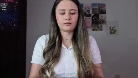 Snapshot of veronika__winslow_ chatting on 06.20.26 Vero online show from 06.20.26