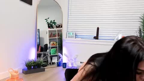 Snapshot of veronikavengeance chatting on 03.12.25 VeronikaVengeance online show from 03.12.25