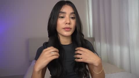 Snapshot of veroniqe_lounge chatting on 09.08.25 V A L help me reach 100likes online show from 09.08.25