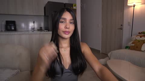 Snapshot of veroniqe_lounge chatting on 11.03.25 V A L help me reach 100likes online show from 11.03.25