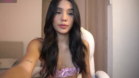 Snapshot of veroniqe_lounge chatting on 02.18.26 V A L help me reach 100likes online show from 02.18.26