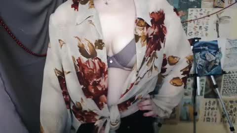 veryveryvery_shy online show from 01.05.25