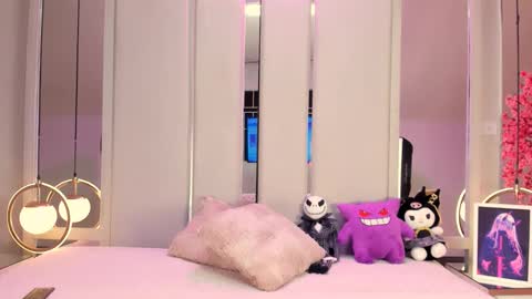 Vesper Velvet  online show from 11.04.25