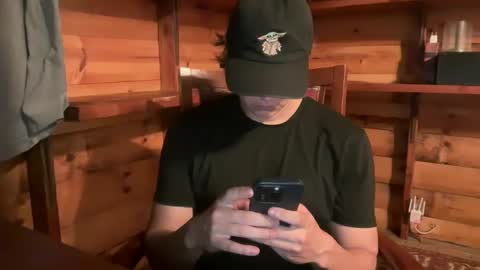 Snapshot of vexelgain chatting on 09.26.25 HendasWerout online show from 09.26.25