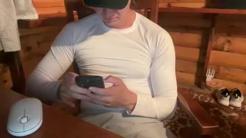 Snapshot of vexelgain chatting on 09.27.25 HendasWerout online show from 09.27.25