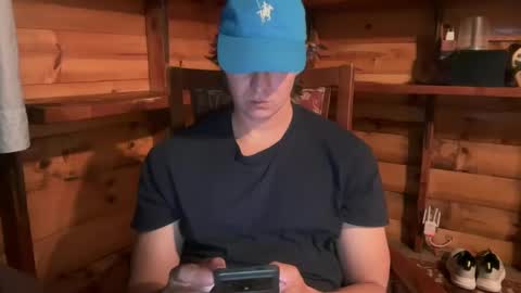 Snapshot of vexelgain chatting on 10.04.25 HendasWerout online show from 10.04.25