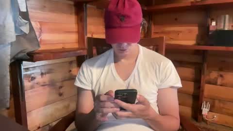 Snapshot of vexelgain chatting on 10.05.25 HendasWerout online show from 10.05.25