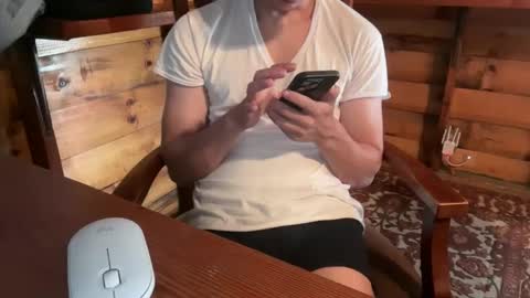 Snapshot of vexelgain chatting on 10.11.25 HendasWerout online show from 10.11.25