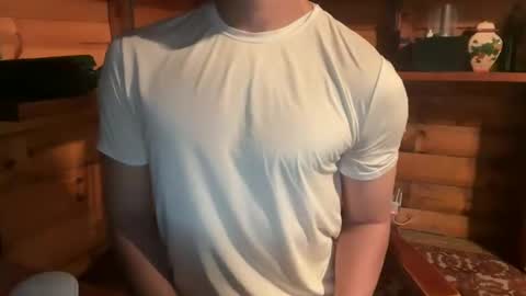 Snapshot of vexelgain chatting on 10.30.25 HendasWerout online show from 10.30.25