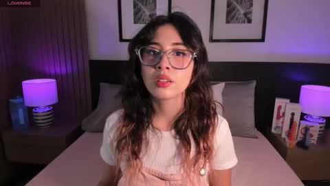 Snapshot of vi_anaya chatting on 10.14.25 Anaya online show from 10.14.25