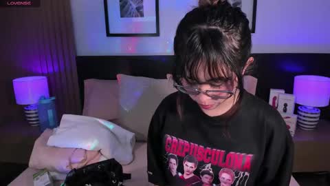 Snapshot of vi_anaya chatting on 10.24.25 Anaya online show from 10.24.25