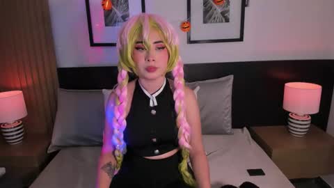 Snapshot of vi_anaya chatting on 10.29.25 Anaya online show from 10.29.25