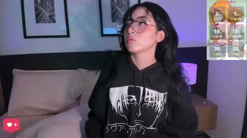 Snapshot of vi_anaya chatting on 11.21.25 Anaya online show from 11.21.25