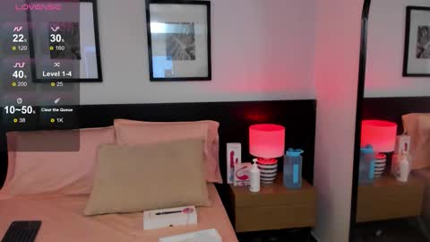 Snapshot of vi_anaya chatting on 12.14.25 Anaya online show from 12.14.25