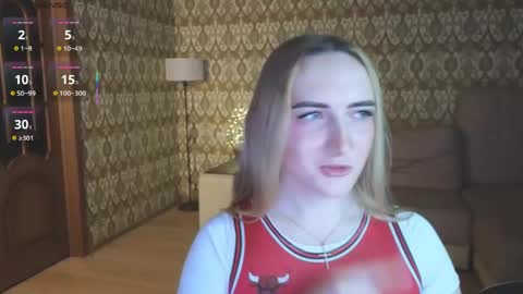 Snapshot of vi_luxxxy chatting on 05.29.26 vi_luxxxy online show from 05.29.26