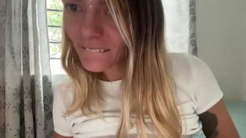 Snapshot of viajemos chatting on 03.08.26 papichulo y mamichula online show from 03.08.26