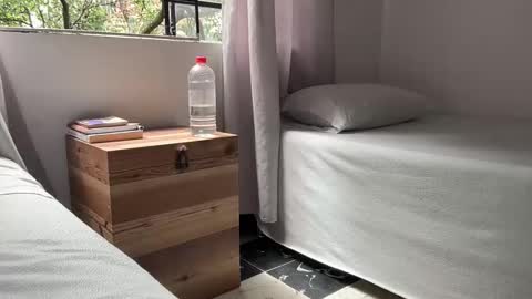 Snapshot of viajemos chatting on 03.23.26 papichulo y mamichula online show from 03.23.26