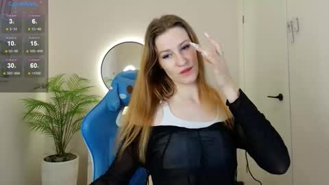 Snapshot of viamltdreamer chatting on 10.31.25 viamltdreamer online show from 10.31.25