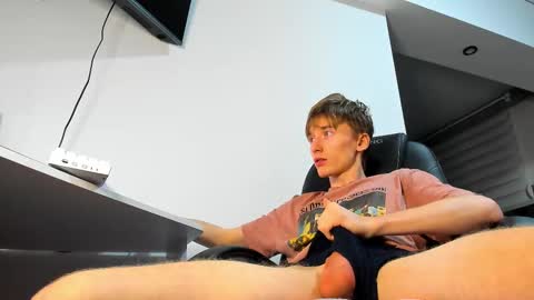 Snapshot of vibemygirl chatting on 02.12.25 vibemygirl online show from 02.12.25