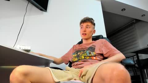 Snapshot of vibemygirl chatting on 02.26.25 vibemygirl online show from 02.26.25