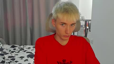 Snapshot of vibemygirl chatting on 09.30.25 vibemygirl online show from 09.30.25