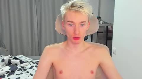 Snapshot of vibemygirl chatting on 10.01.25 vibemygirl online show from 10.01.25