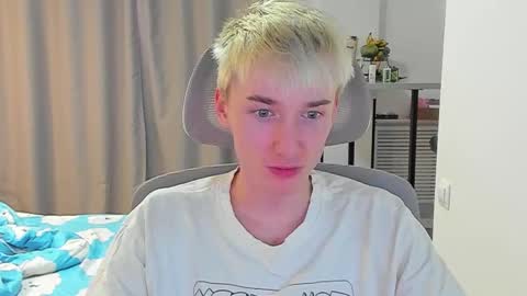 Snapshot of vibemygirl chatting on 10.09.25 vibemygirl online show from 10.09.25