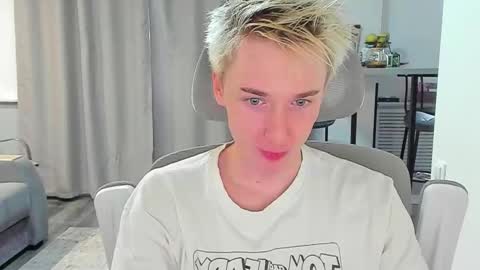 Snapshot of vibemygirl chatting on 10.11.25 vibemygirl online show from 10.11.25