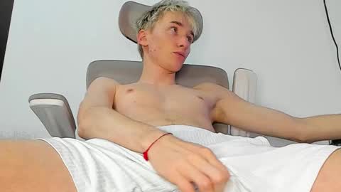 Snapshot of vibemygirl chatting on 10.14.25 vibemygirl online show from 10.14.25