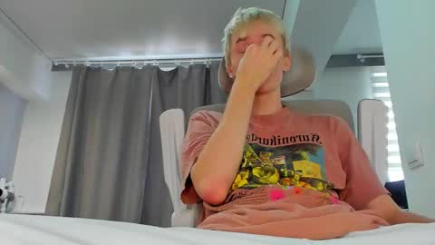 Snapshot of vibemygirl chatting on 11.06.25 vibemygirl online show from 11.06.25