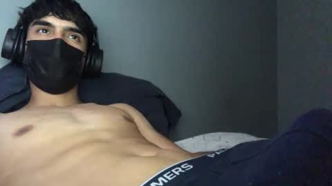 Snapshot of vicente24milf chatting on 10.25.25 vicente online show from 10.25.25