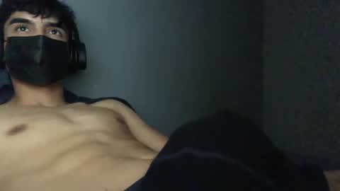 Snapshot of vicente24milf chatting on 10.30.25 vicente online show from 10.30.25