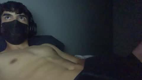 Snapshot of vicente24milf chatting on 10.31.25 vicente online show from 10.31.25