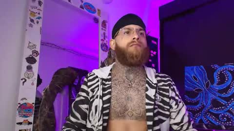 Snapshot of vickingcock7 chatting on 12.21.25 vickingcock7 online show from 12.21.25