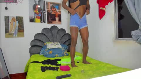 Snapshot of vicky_hotteei chatting on 02.15.26 vicky manuela online show from 02.15.26