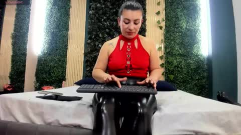 Vicky online show from 02.10.26