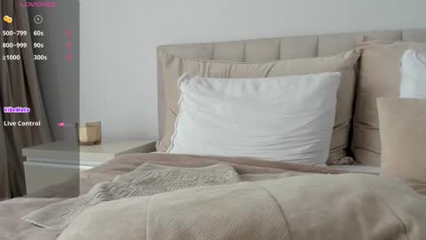 Snapshot of vickystonee chatting on 10.11.25 Victoria online show from 10.11.25