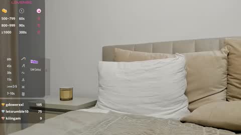 Snapshot of vickystonee chatting on 12.13.25 Victoria online show from 12.13.25