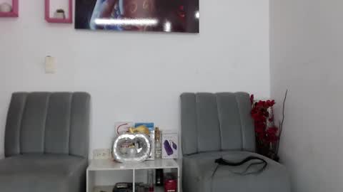 Snapshot of vickyxdany chatting on 02.23.25 vickyxdany online show from 02.23.25