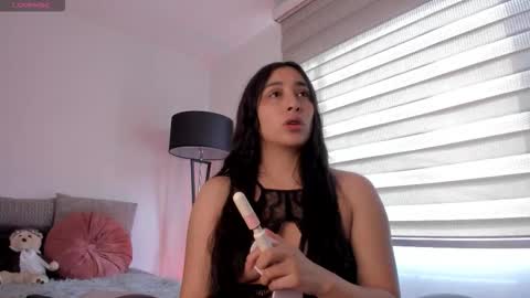 Snapshot of vico_sweety chatting on 11.30.25 Victoria online show from 11.30.25