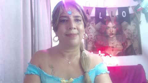 Snapshot of victoria25_meester chatting on 10.28.25 Hi guys Im victoria Be the one who can control me in PVT online show from 10.28.25